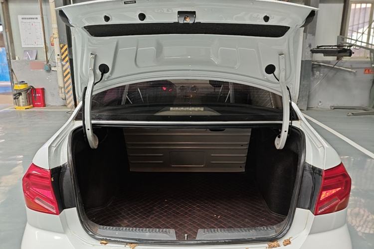 Used Volkswagen Jetta 2017 1.4L Manual Fashion Edition Trunk
