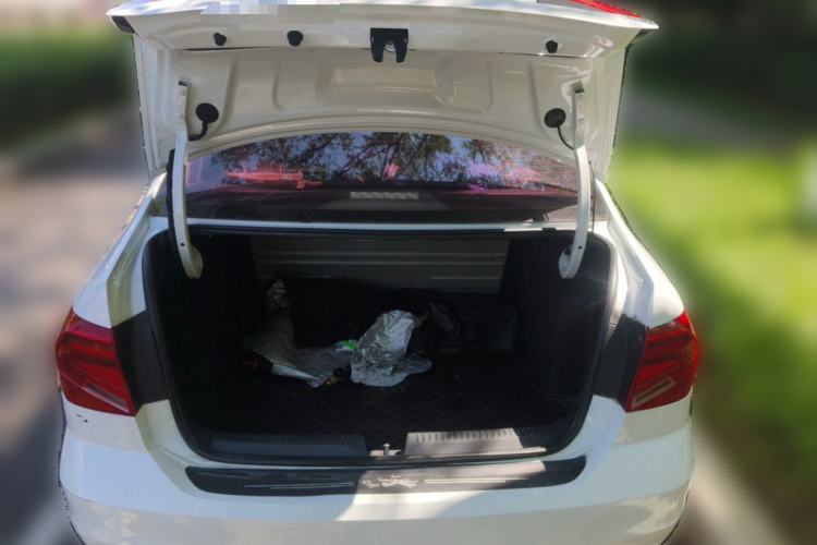 Used Volkswagen Jetta 2017 1.5L Manual Fashion Edition Trunk