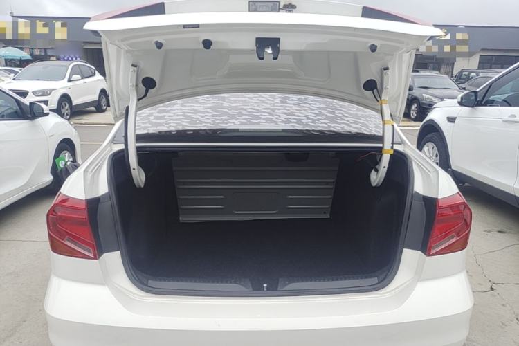 Used Volkswagen Jetta 2017 1.4L Manual Fashion Edition Trunk