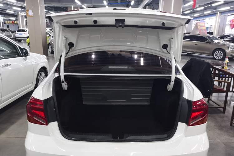 Used Volkswagen Jetta 2017 1.5L Automatic Fashion Model Trunk