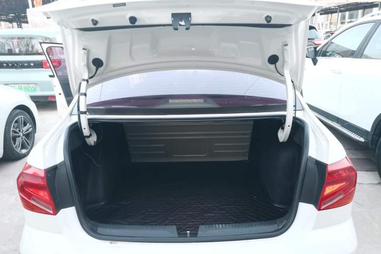 Used Volkswagen Jetta 2017 1.5L Manual Fashion Edition Trunk