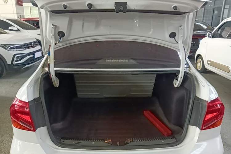 Used Volkswagen Jetta 2017 1.5L Automatic Fashion Model Trunk