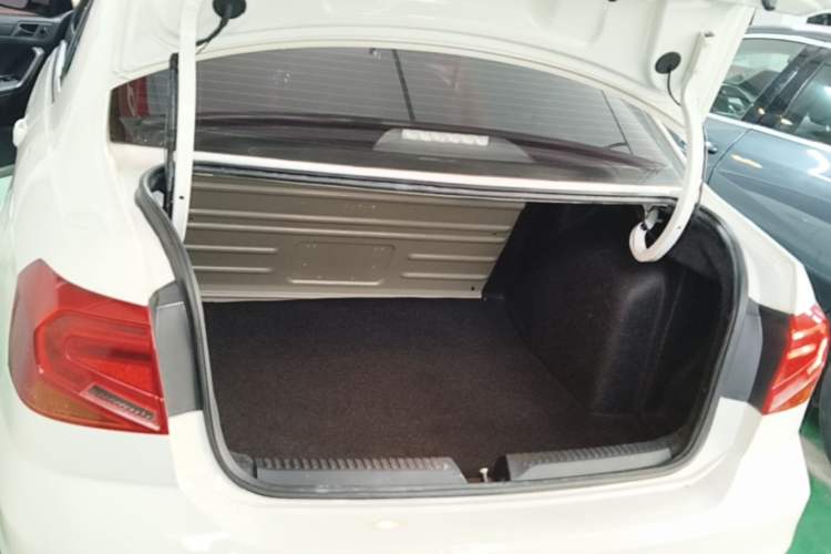 Used Volkswagen Jetta 2017 1.5L Automatic Fashion Model Trunk