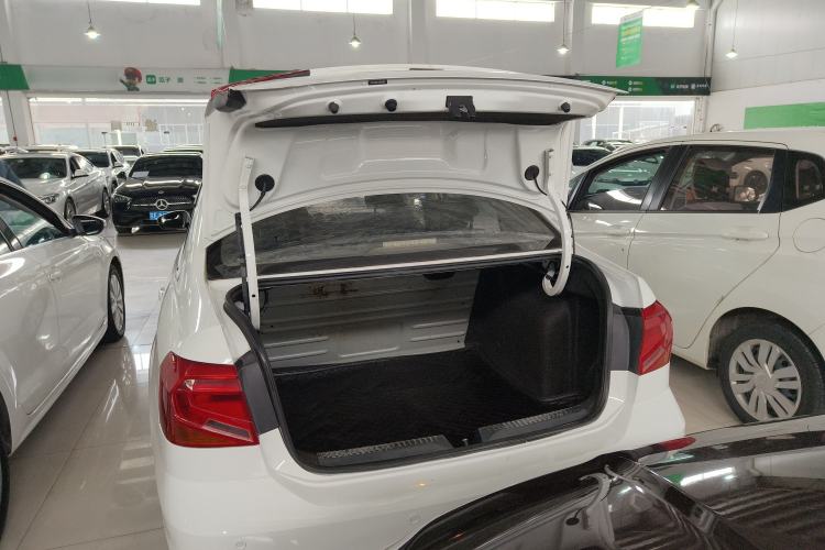 Used Volkswagen Jetta 2017 1.4L Manual Fashion Edition Trunk