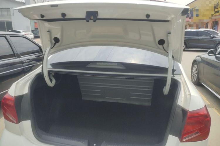 Used Volkswagen Jetta 2017 1.5L Manual Fashion Edition Trunk