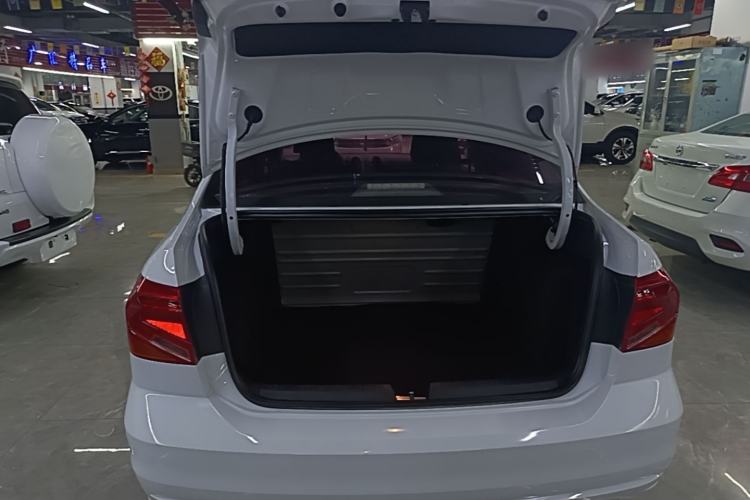 Used Volkswagen Jetta 2017 1.4L Manual Fashion Edition Trunk