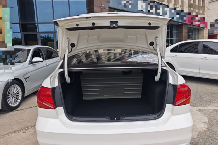 Used Volkswagen Jetta 2017 1.4L Manual Fashion Edition Trunk