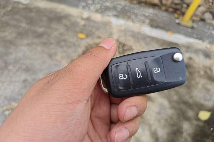 Used Volkswagen Jetta 2017 1.5L Manual Fashion Edition Vehicle Key
