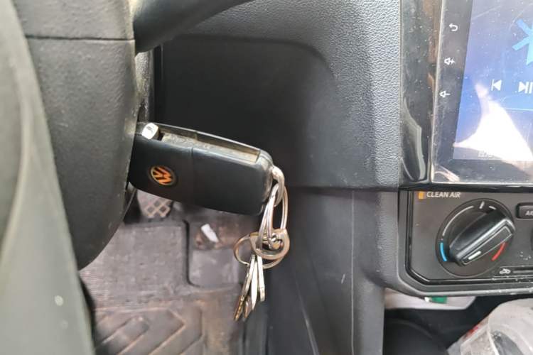 Used Volkswagen Jetta 2017 1.4L Manual Fashion Edition Vehicle Key