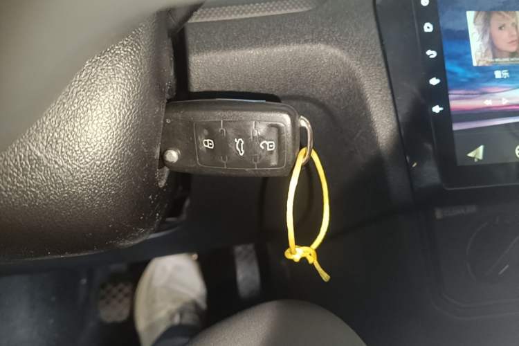 Used Volkswagen Jetta 2017 1.4L Manual Fashion Edition Vehicle Key