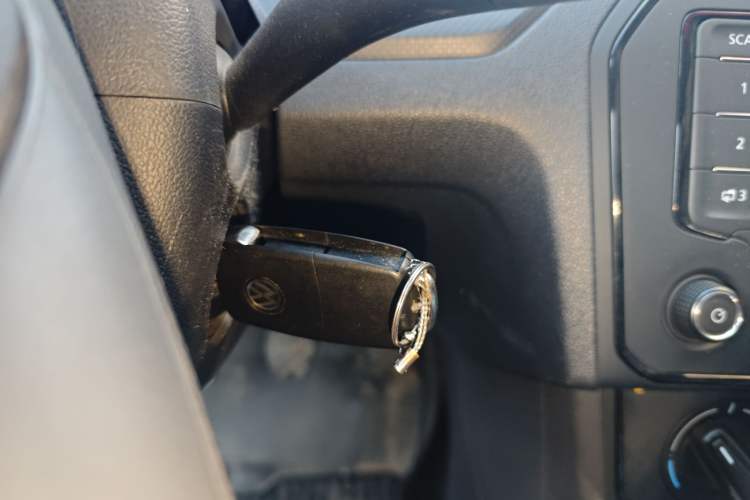 Used Volkswagen Jetta 2017 1.4L Manual Fashion Edition Vehicle Key