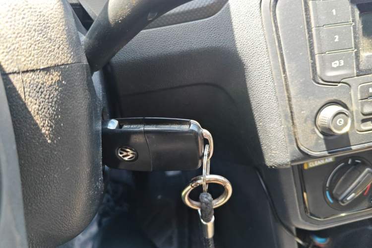 Used Volkswagen Jetta 2017 1.4L Manual Fashion Edition Vehicle Key