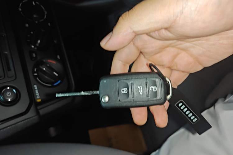 Used Volkswagen Jetta 2017 1.4L Manual Fashion Edition Vehicle Key