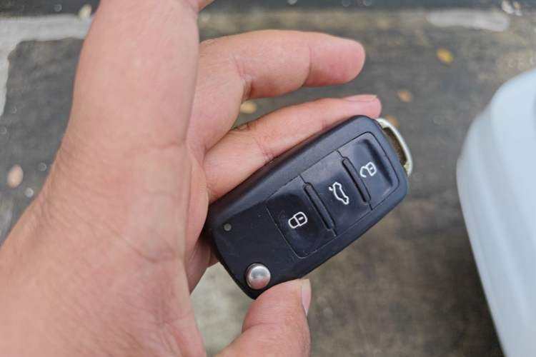 Used Volkswagen Jetta 2017 1.5L Manual Fashion Edition Vehicle Key