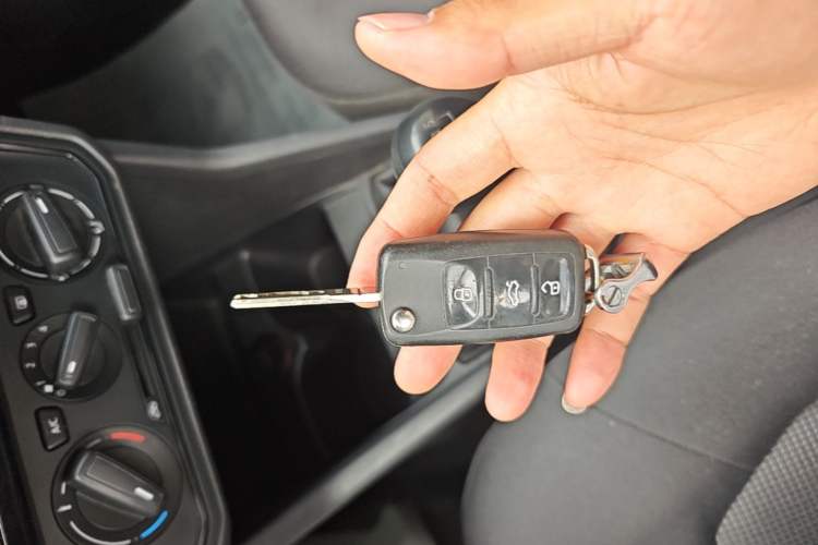 Used Volkswagen Jetta 2017 1.4L Manual Fashion Edition Vehicle Key