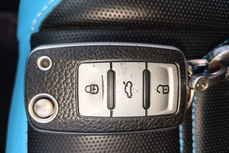 Used Volkswagen Jetta 2017 1.5L Manual Fashion Edition Vehicle Key