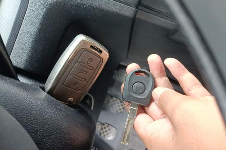 Used Volkswagen Jetta 2017 1.5L Manual Fashion Edition Vehicle Key