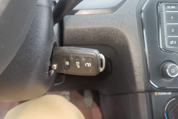 Used Volkswagen Jetta 2017 1.5L Manual Fashion Edition Vehicle Key