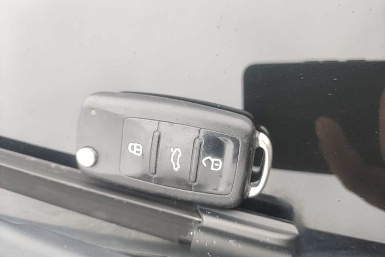 Used Volkswagen Jetta 2017 1.4L Manual Fashion Edition Vehicle Key