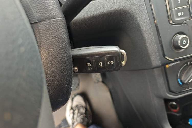 Used Volkswagen Jetta 2017 1.4L Manual Fashion Edition Vehicle Key