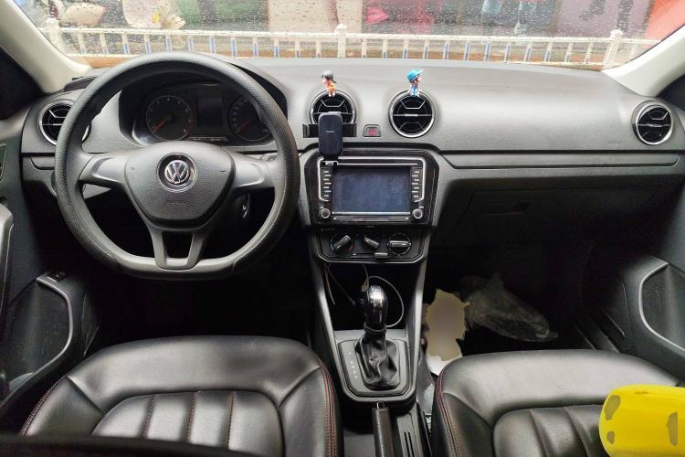 Used Volkswagen Jetta 2017 1.5L Automatic Fashion Model Center Console