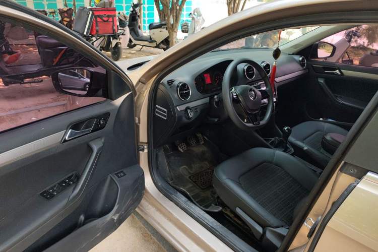 Used Volkswagen Jetta 2017 1.5L Manual Comfort Model Driver Seat