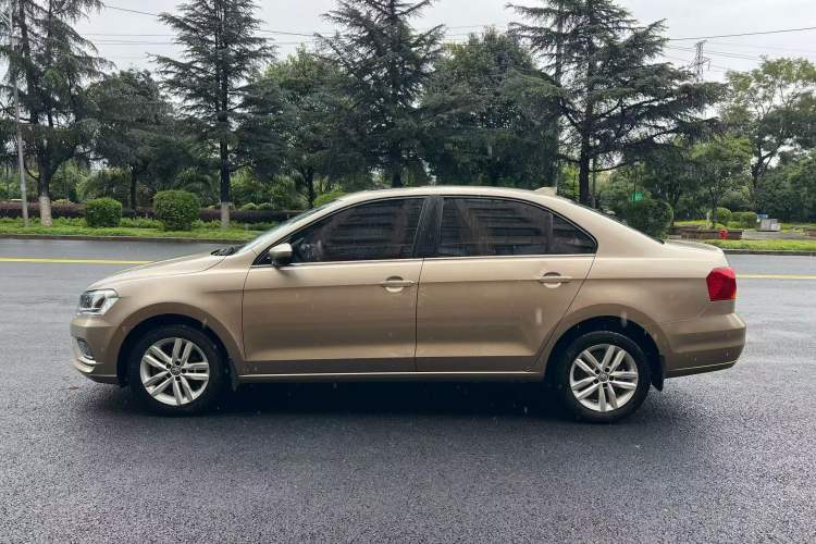 Used Volkswagen Jetta 2017 1.4L Manual Comfort Model Exterior 1