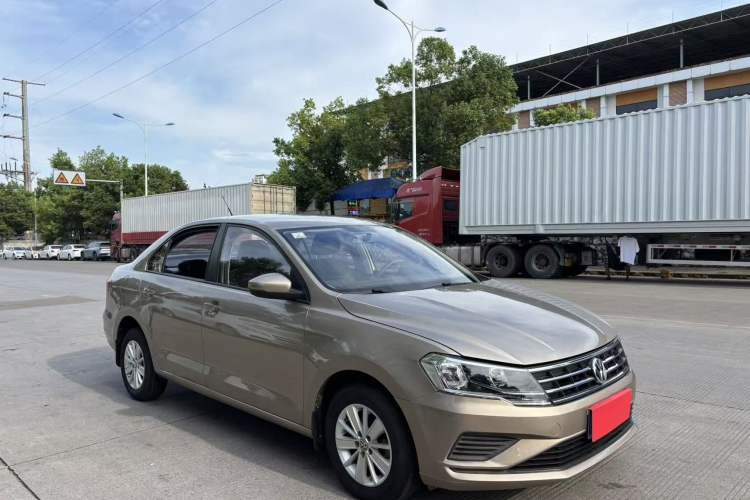 Used Volkswagen Jetta 2017 1.4L Manual Fashion Edition Exterior 2