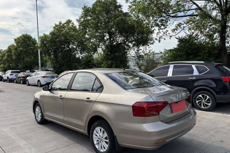 Used Volkswagen Jetta 2017 1.4L Manual Fashion Edition Exterior 3