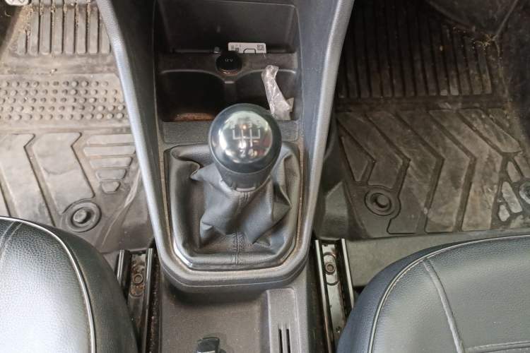 Used Volkswagen Jetta 2017 1.4L Manual Fashion Edition Gear Lever