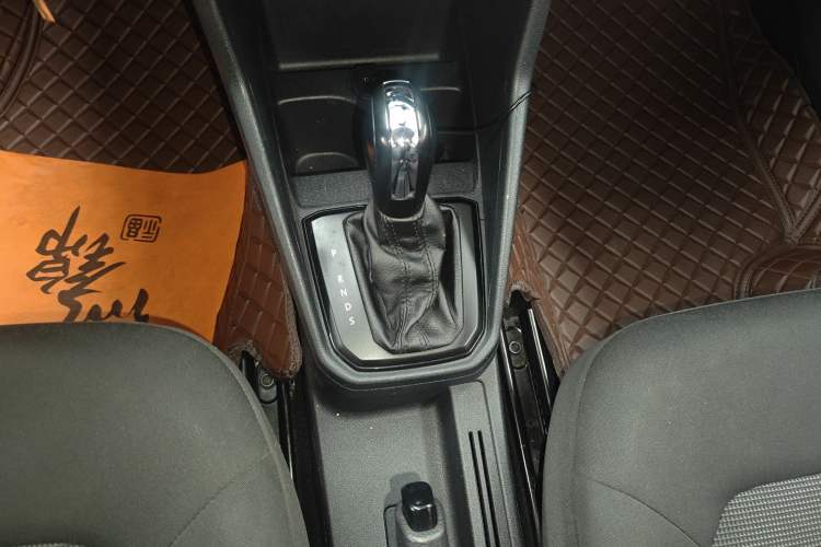 Used Volkswagen Jetta 2017 1.5L Automatic Fashion Model Gear Lever