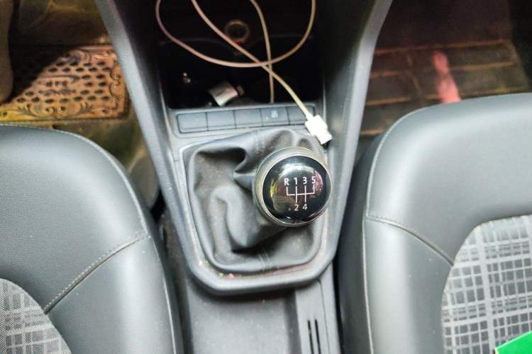 Used Volkswagen Jetta 2017 1.5L Manual Comfort Model Gear Lever