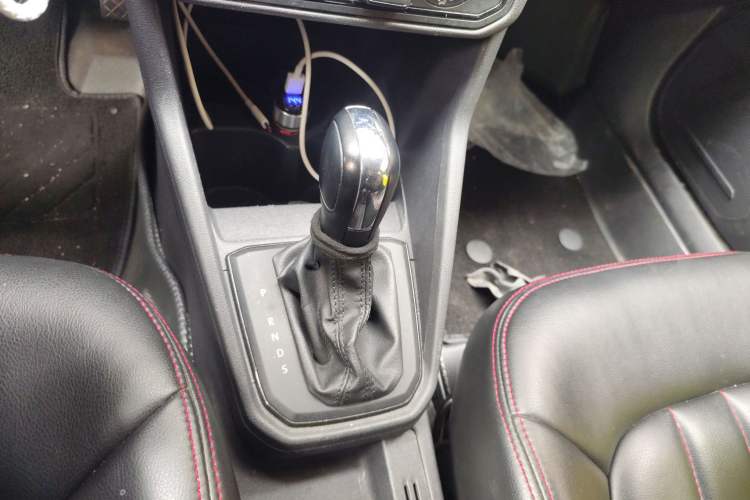 Used Volkswagen Jetta 2017 1.5L Automatic Fashion Model Gear Lever