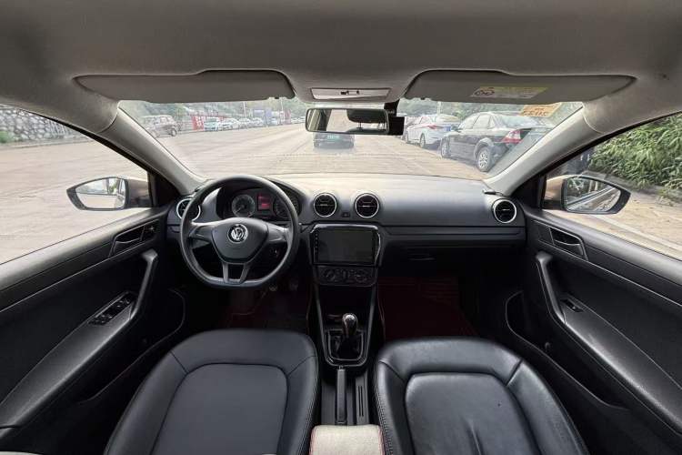 Used Volkswagen Jetta 2017 1.4L Manual Fashion Edition Interior 1