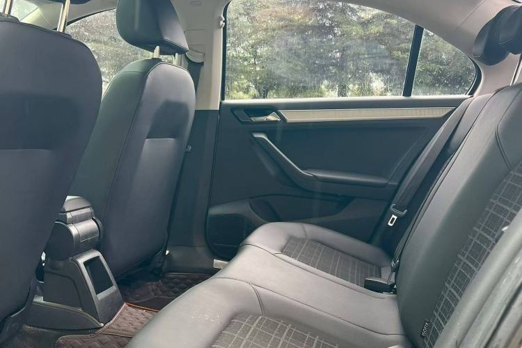 Used Volkswagen Jetta 2017 1.4L Manual Comfort Model Interior 3