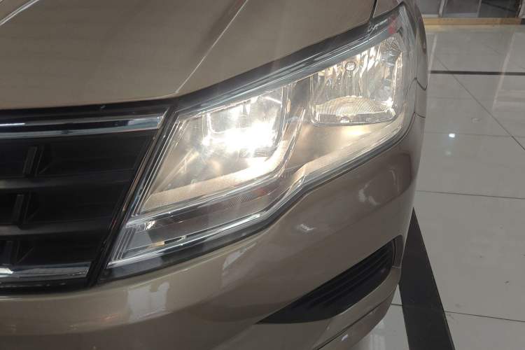 Used Volkswagen Jetta 2017 1.5L Automatic Fashion Model Left Front Headlight