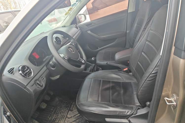 Used Volkswagen Jetta 2017 1.4L Manual Fashion Edition Left Front Seat