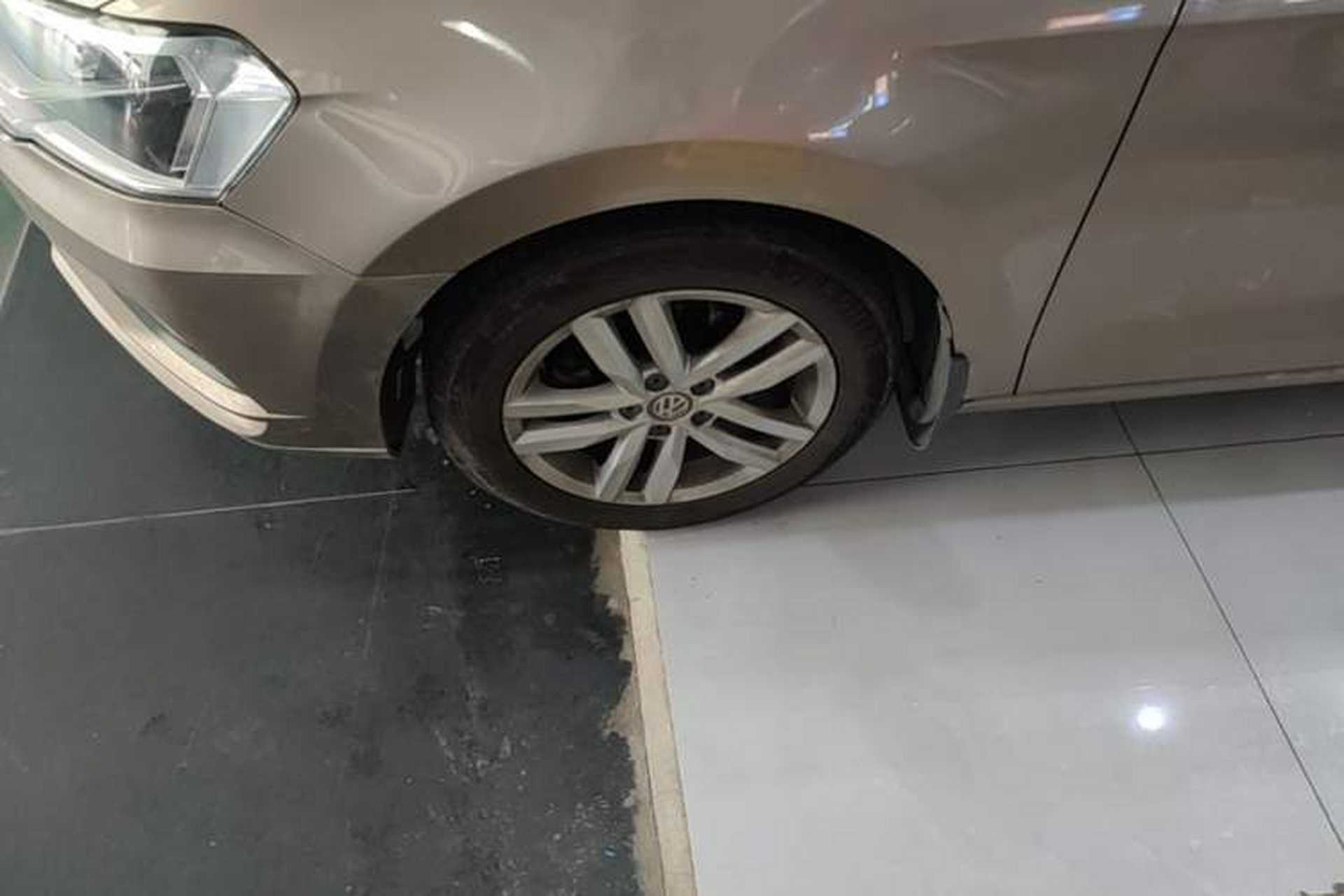 Used Volkswagen Jetta 2017 1.5L Automatic Comfort Model Left Front Wheel Hub