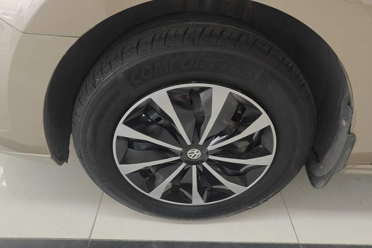 Used Volkswagen Jetta 2017 1.5L Automatic Fashion Model Left Front Wheel Hub