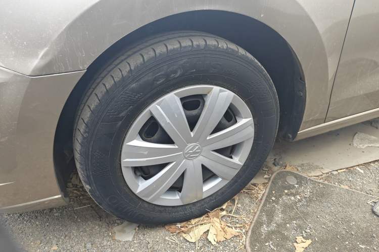 Used Volkswagen Jetta 2017 1.4L Manual Fashion Edition Left Front Wheel Hub