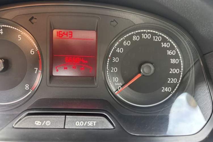 Used Volkswagen Jetta 2017 1.4L Manual Fashion Edition Odometer Close Up