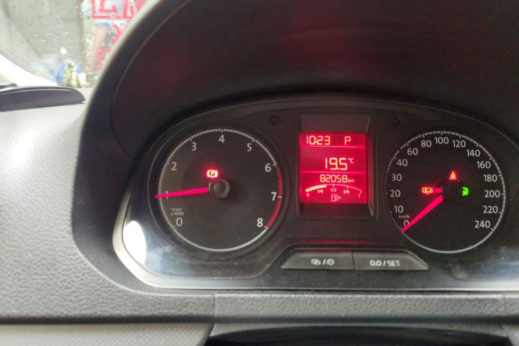 Used Volkswagen Jetta 2017 1.5L Automatic Fashion Model Odometer Close Up