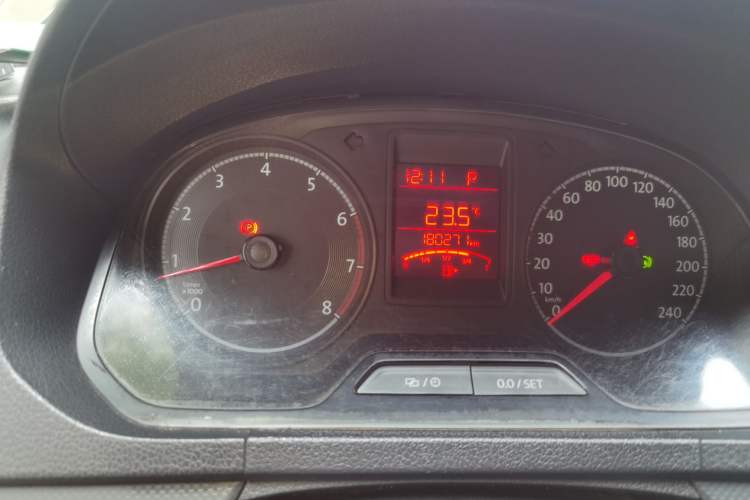Used Volkswagen Jetta 2017 1.5L Automatic Fashion Model Odometer Close Up