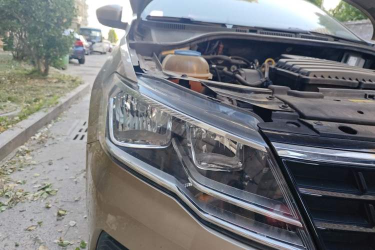 Used Volkswagen Jetta 2017 1.5L Automatic Fashion Model Right Front Headlight