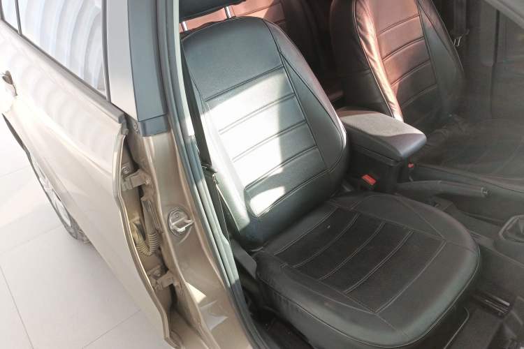 Used Volkswagen Jetta 2017 1.4L Manual Fashion Edition Right Front Seat
