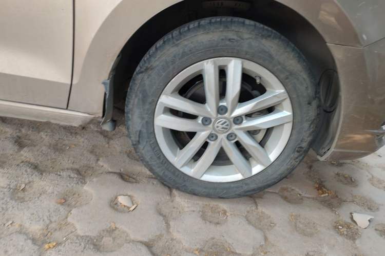 Used Volkswagen Jetta 2017 1.5L Manual Comfort Model Right Front Wheel Hub