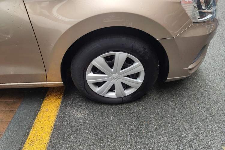 Used Volkswagen Jetta 2017 1.5L Automatic Fashion Model Right Front Wheel Hub