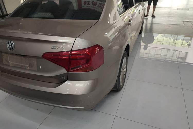 Used Volkswagen Jetta 2017 1.5L Automatic Comfort Model Right Rear Taillight