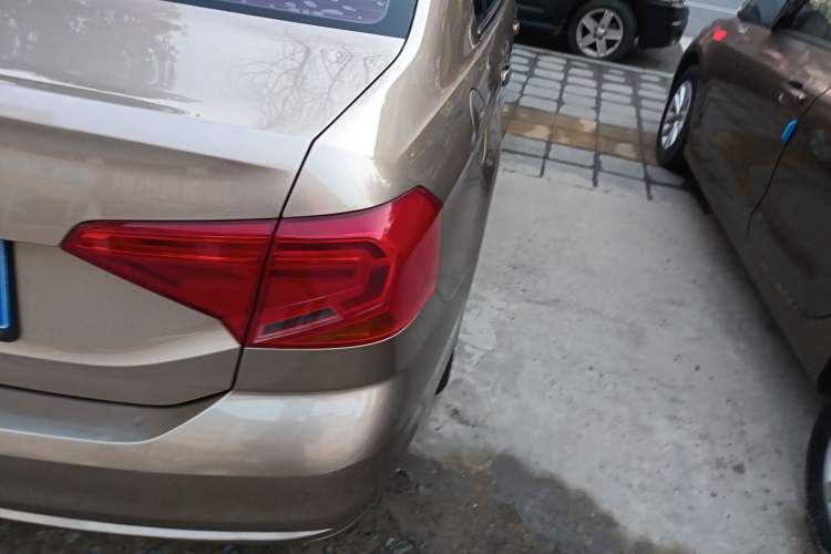 Used Volkswagen Jetta 2017 1.4L Manual Fashion Edition Right Rear Taillight