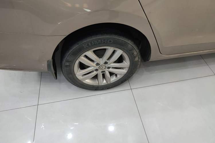Used Volkswagen Jetta 2017 1.5L Automatic Comfort Model Right Rear Wheel Hub